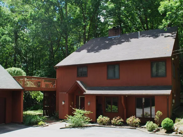 43 Camelot Drive, Bedford, NH 03110
