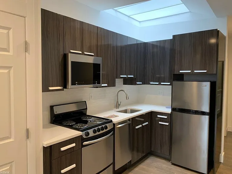 W Cedar St — Photo 1