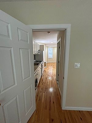 3rd image of 608 E 9th St #23