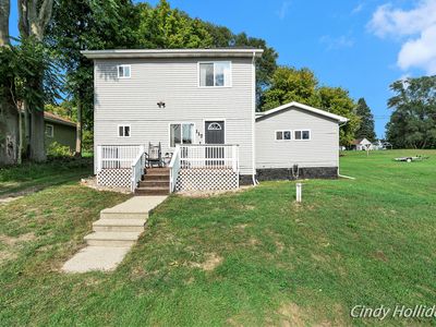 117 N E St, Trufant, MI, 49347