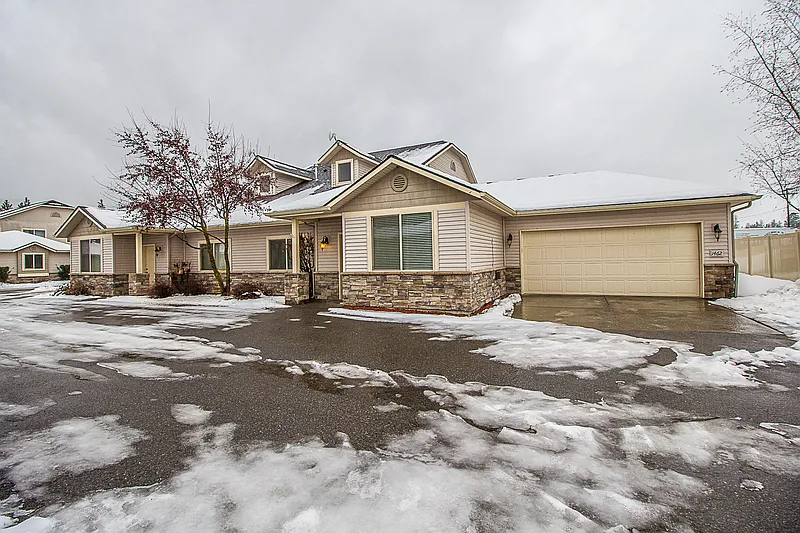 3 bed, 2.5 bath, 1400 sqft, $2,000 — Photo 2