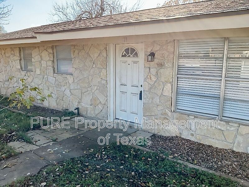 1st image of 310 Highland Estates Dr