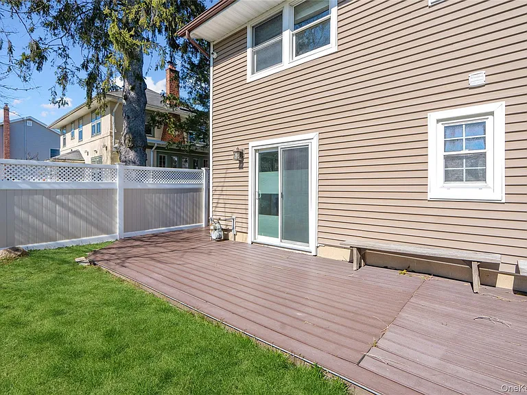 445 S Wellwood Ave — Photo 15