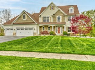 33 Hampstead Dr, Webster, NY 14580