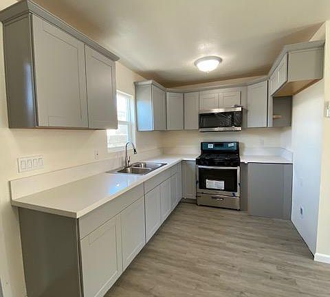 5th image of 10907 Burin Ave #1/2