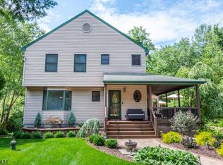 31 Elm St, Hewitt, NJ 07421