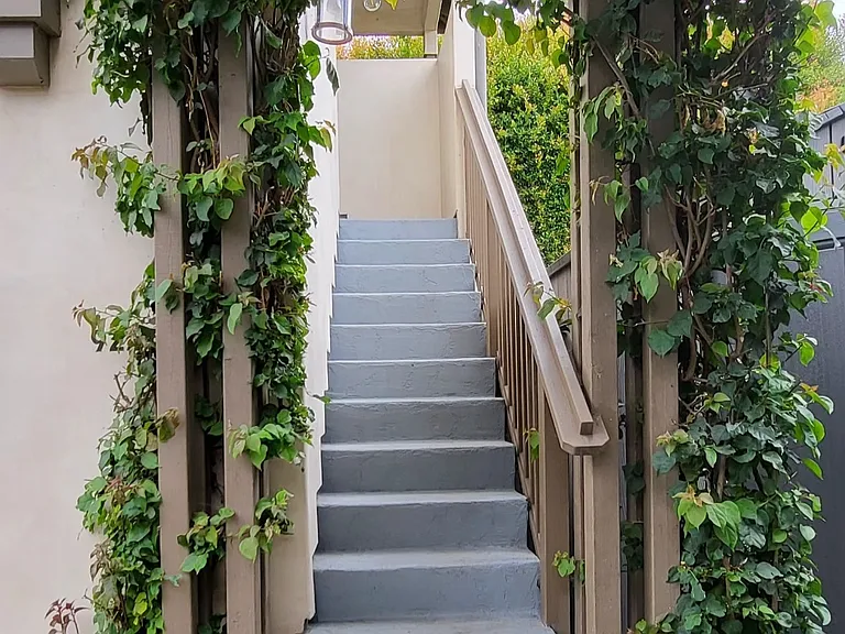 922 E Ortega St — Photo 1