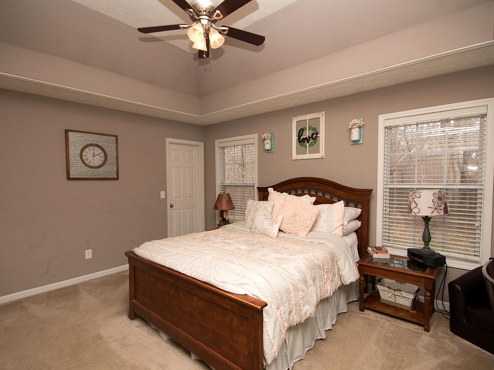 1st image of 202 Landons Cir