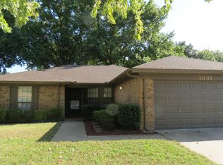 1831 Westcrest Dr, Arlington, TX 76013