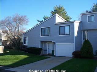31 Peddlars Dr, Branford, CT 06405