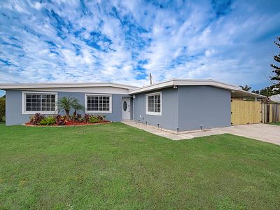 912 Garden Court, Royal Palm Beach, FL, 33411