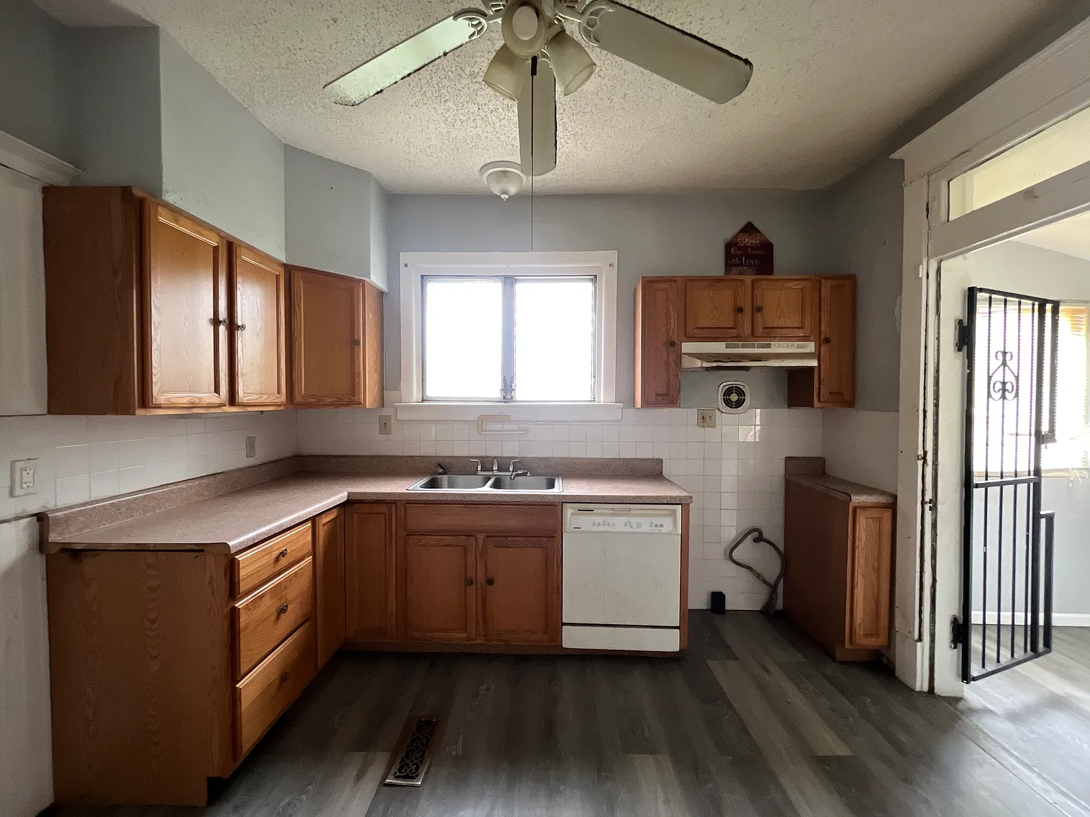 2 bed, 734 sqft, $1,000 — Photo 4