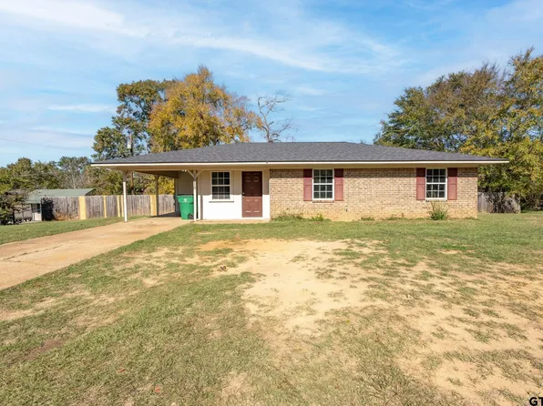 1615 Court Dr, Palestine, TX 75803