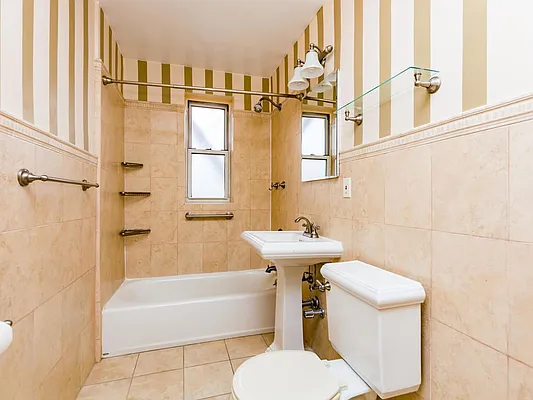 Sold by Re/Max In The City | media 27