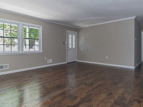 4th image of 502 Ashwood Pl