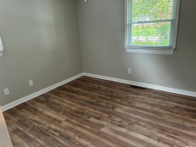 2405 Vinedale Ave — Photo 13