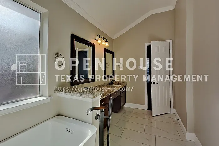 617 Creek Point Dr — Photo 12