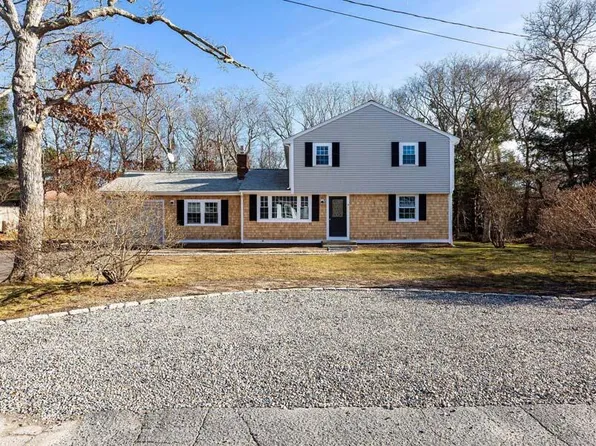 6 Stage Coach Road, Centerville, MA 02632