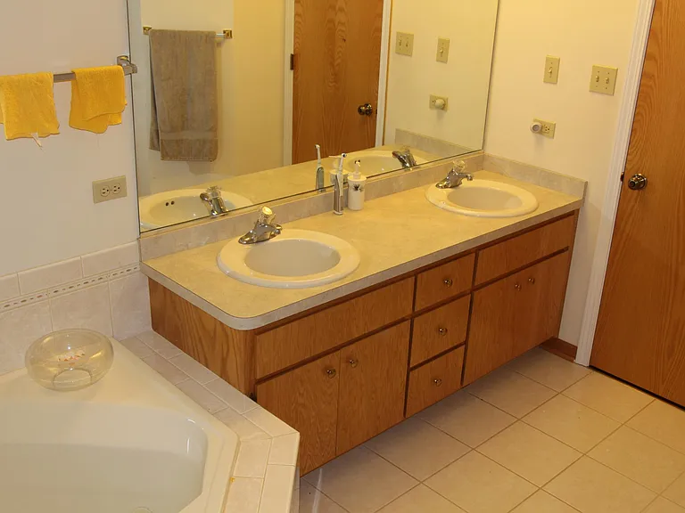 7810 Brookside Glen Dr — Photo 28