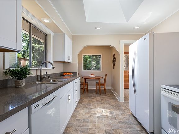 4th image of 1527 Olympic Ave