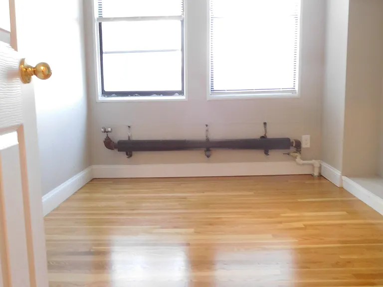 50 Park Vale Ave — Photo 10