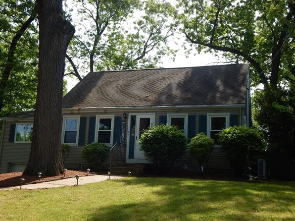 89 Rochester St, Chicopee, MA 01020