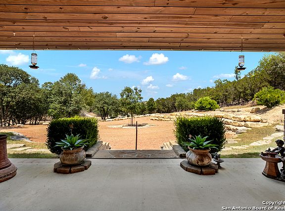 5th image of 610 Stablewood Ln