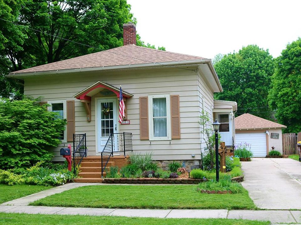 1st image of 209 E Lincoln St