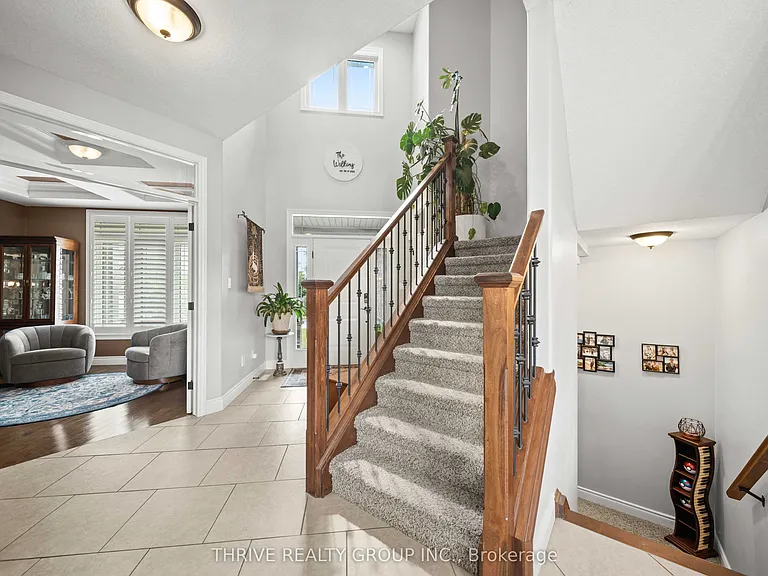 12 Ashwood Cres — Photo 16