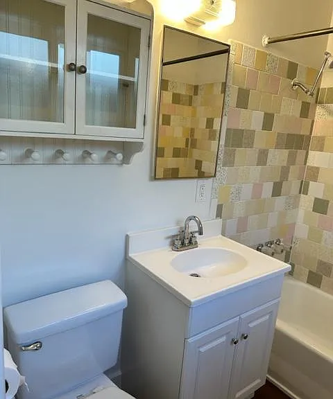 236 W East St W — Photo 7