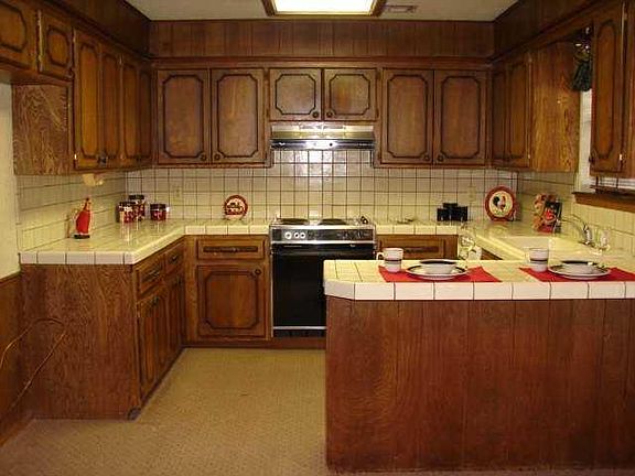 3rd image of 2406 Whispering Oak Dr