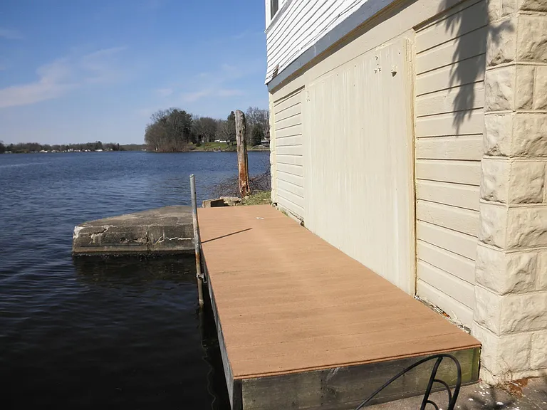 Private Boat House Dock/Deck
