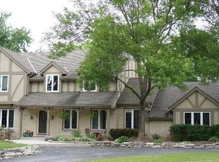 2420 Coach House Dr, Brookfield, WI 53045