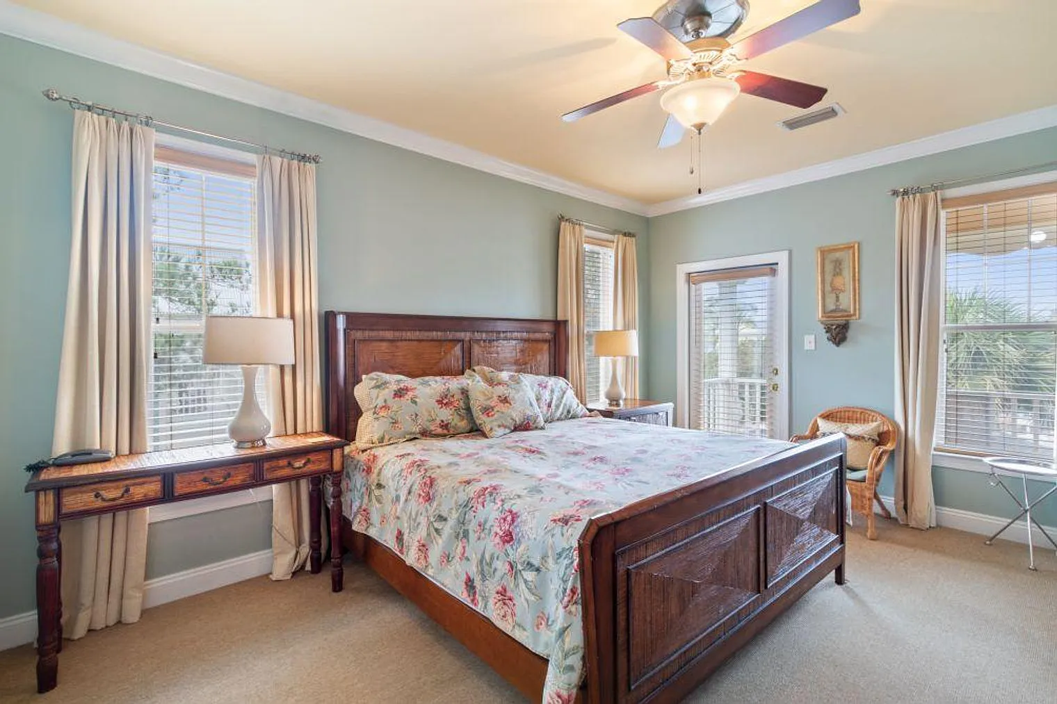 3 bed, 3.0 bath, 1840 sqft, $6,521 — Photo 4