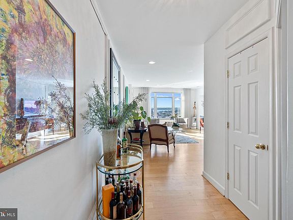 2nd image of 100 Harborview Dr Unit 1708