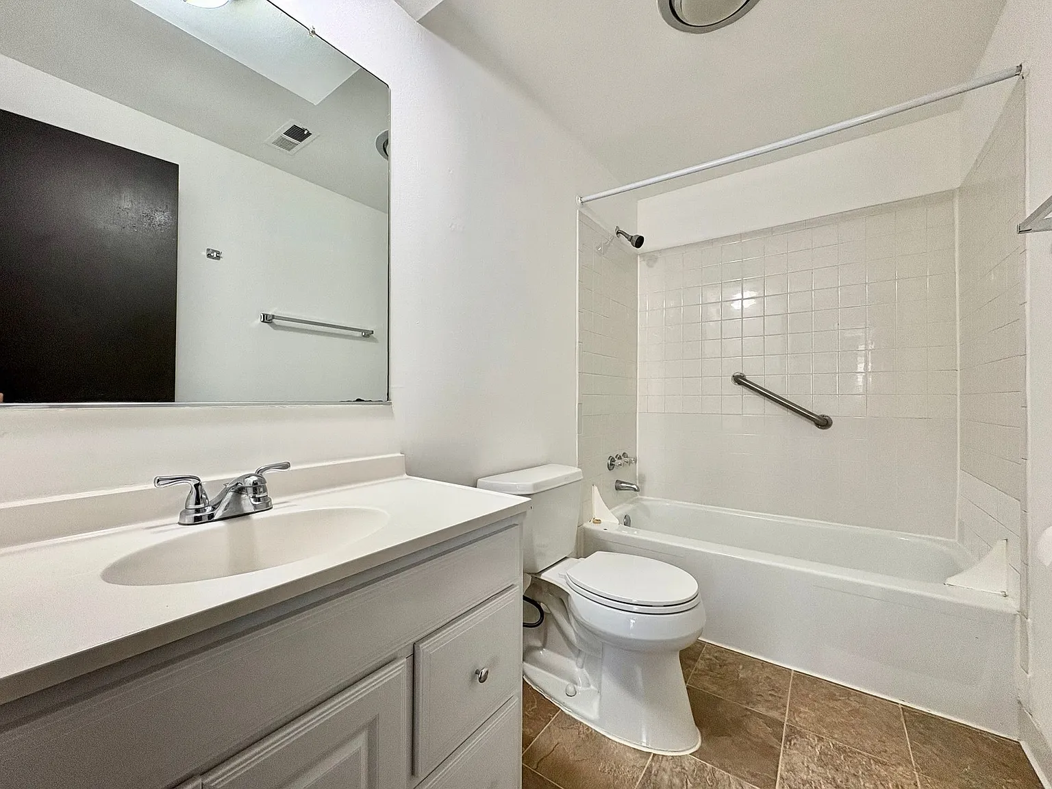 2 bed, 920 sqft, $1,688 — Photo 4