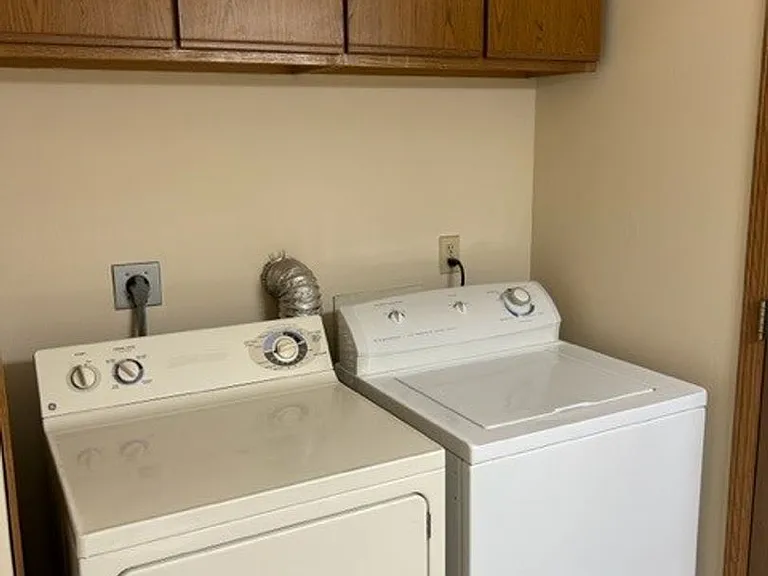 Lake Court Apartments — Photo 11