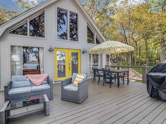 2nd image of 109 E Barker Creek Dr