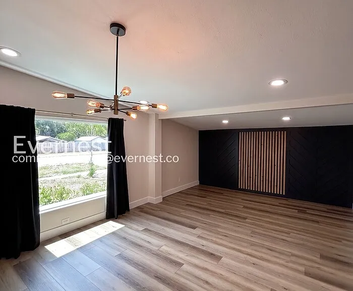 5908 S Manhattan Ave — Photo 3