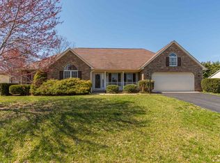 15 Sunset Dr, Waynesboro, VA 22980