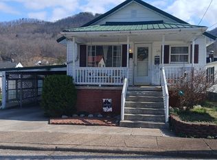 120 4th Ave, Glasgow, WV 25086
