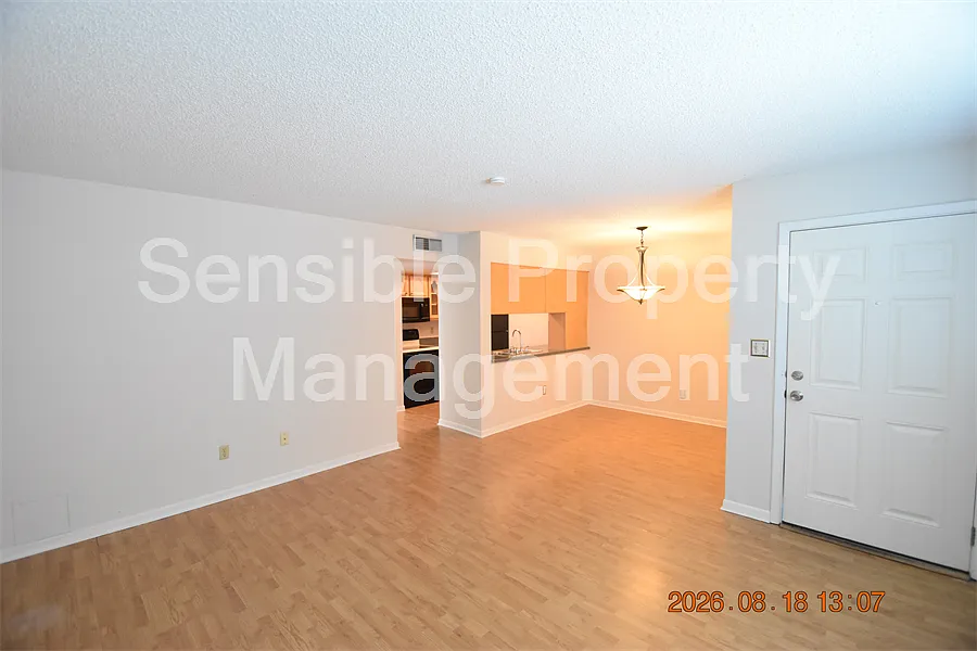 2 bed, 852 sqft, $1,650 — Photo 3