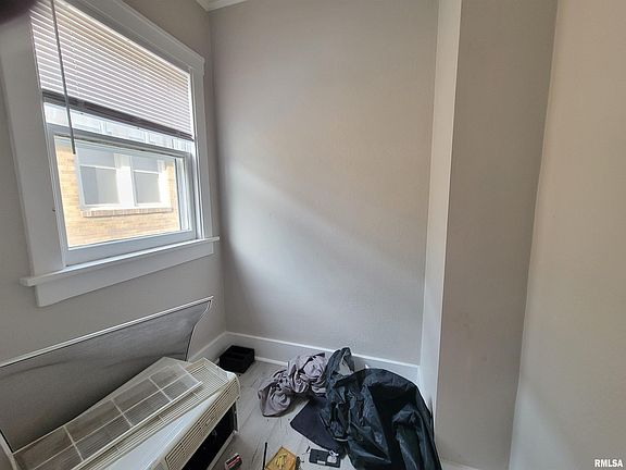2nd image of 401 W Hanssler Pl
