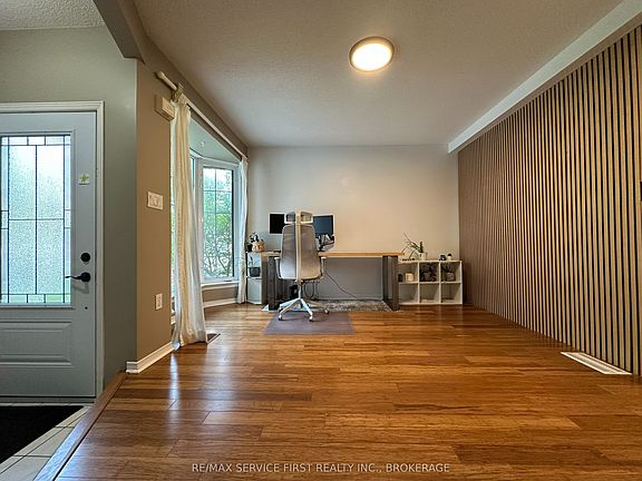 4th image of 1019 Springfield Dr