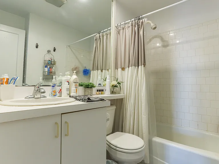 1750 Washington St #2 — Photo 22