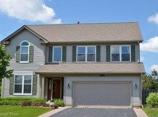 668 Providence Ln, Crystal Lake, IL 60012