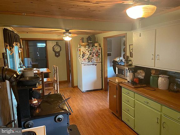 3rd image of 120 Red Oak Dr