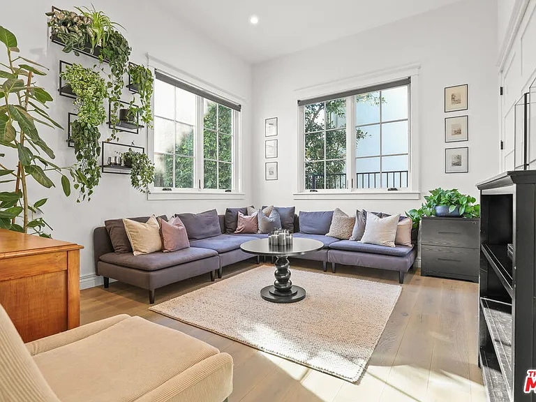 832 Las Lomas Ave — Photo 11