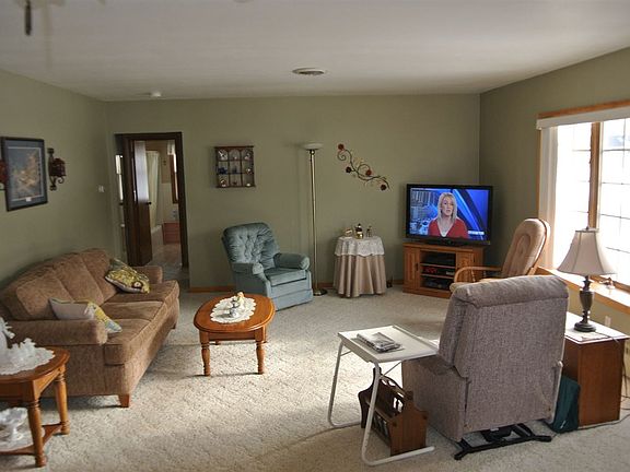 4th image of 305 W College St