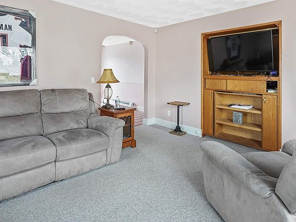 2nd image of 35 Wilson Ave